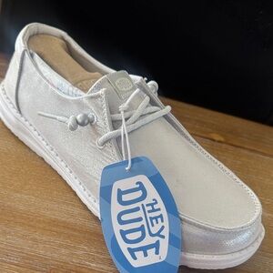NWT Hey Dude Women’s Casual Shoes - Silver neutral metallic size 10 W